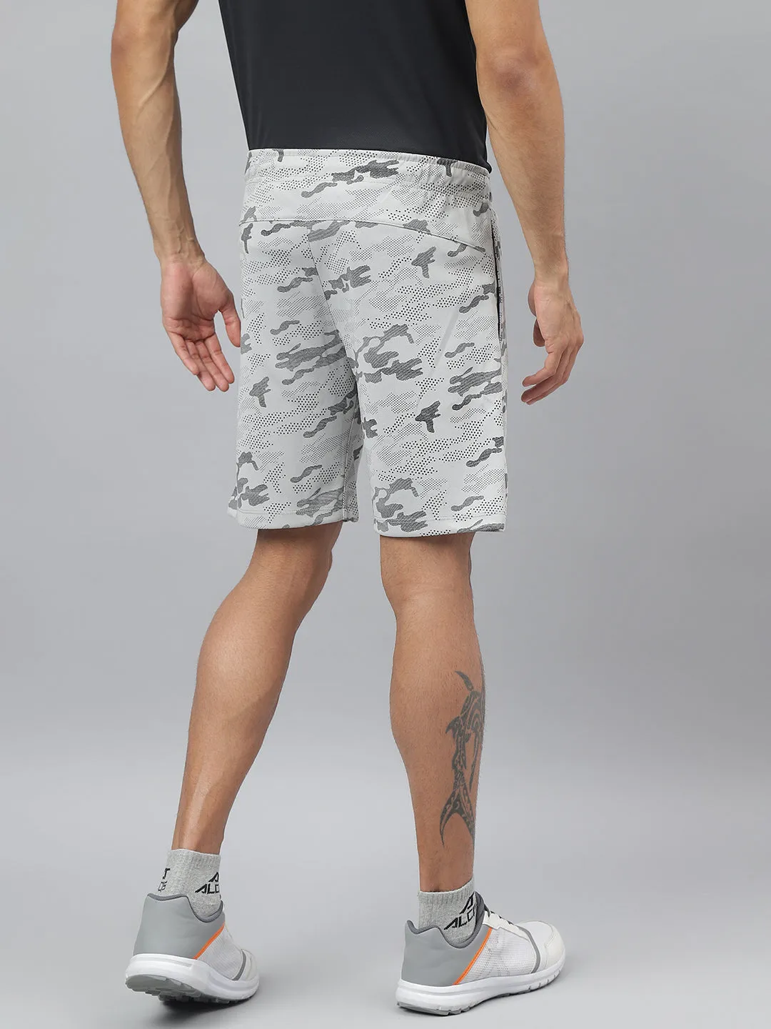 Alcis Men Light Grey Anti-Static Graphic Print Slim-Fit Training Shorts