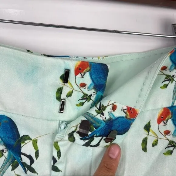 Alice   Olivia Tropical Bird Print Caddy Shorts Low Rise Pockets Women's