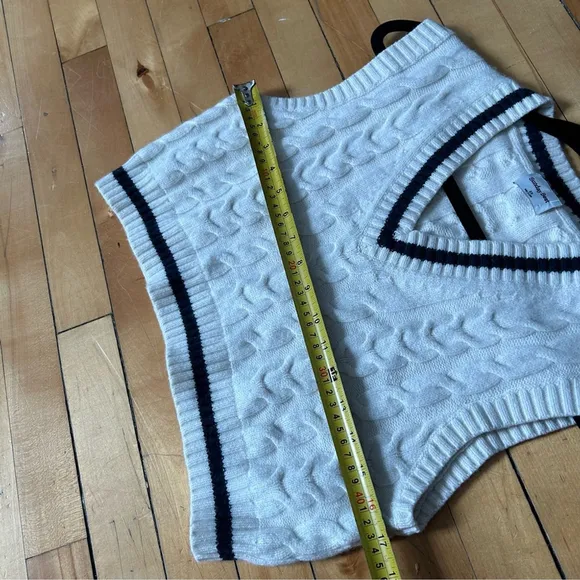 Aritzia Sunday Best Sz XS Winston Off White Knit Merino Cropped Sweater Vest