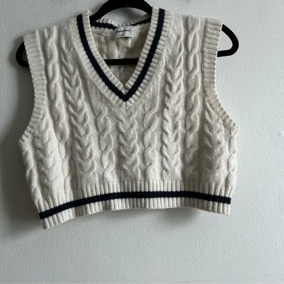 Aritzia Sunday Best Sz XS Winston Off White Knit Merino Cropped Sweater Vest