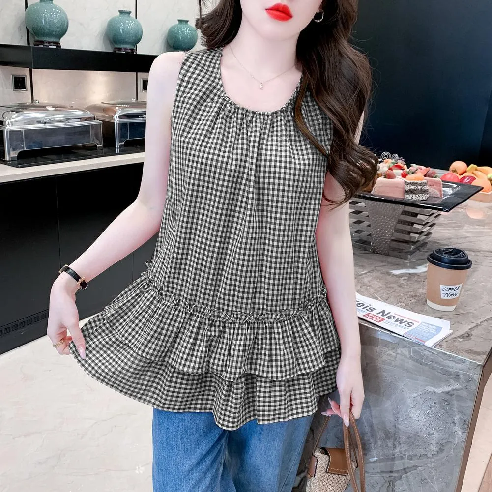 Chic Relaxed-Fit T-Shirt Featuring a Flattering Ruffle Hem