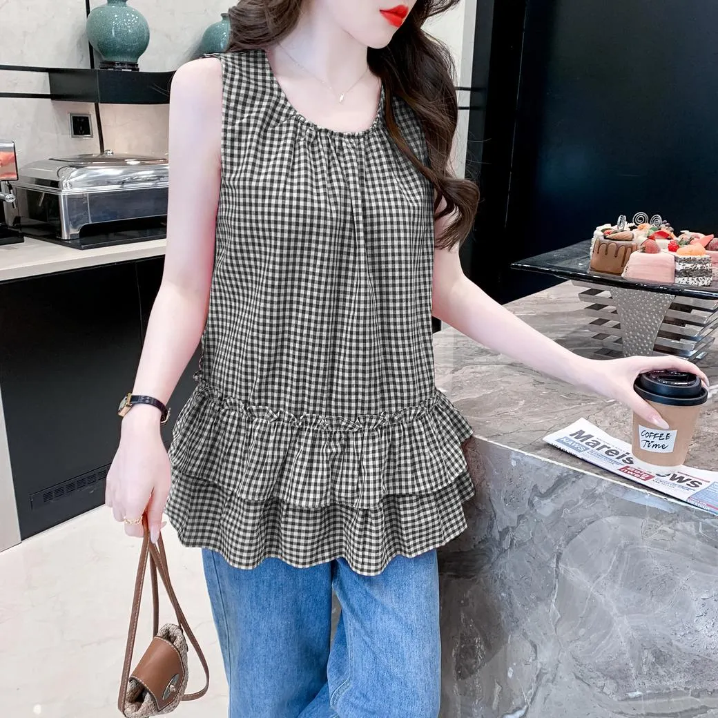Chic Relaxed-Fit T-Shirt Featuring a Flattering Ruffle Hem
