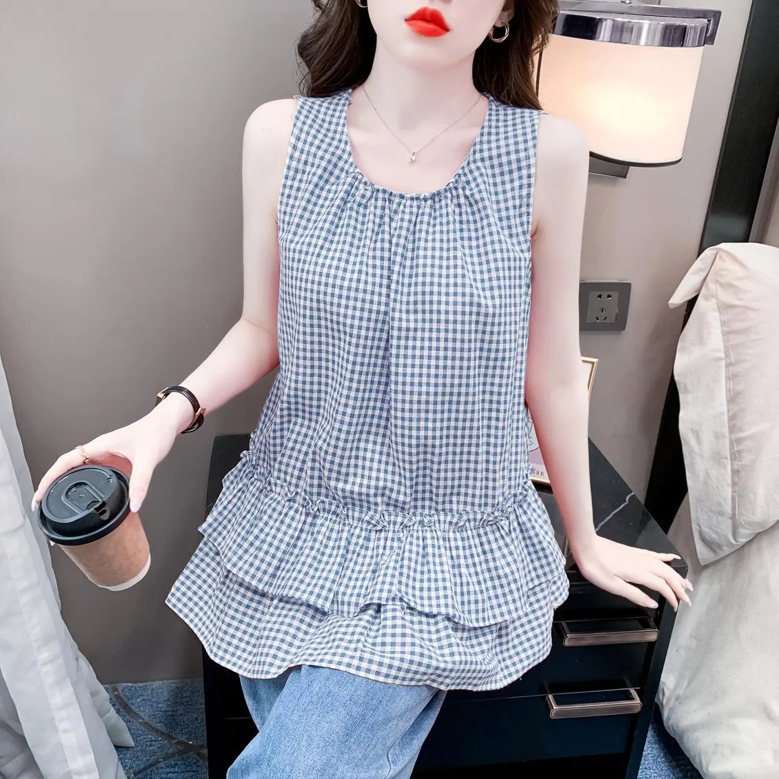 Chic Relaxed-Fit T-Shirt Featuring a Flattering Ruffle Hem