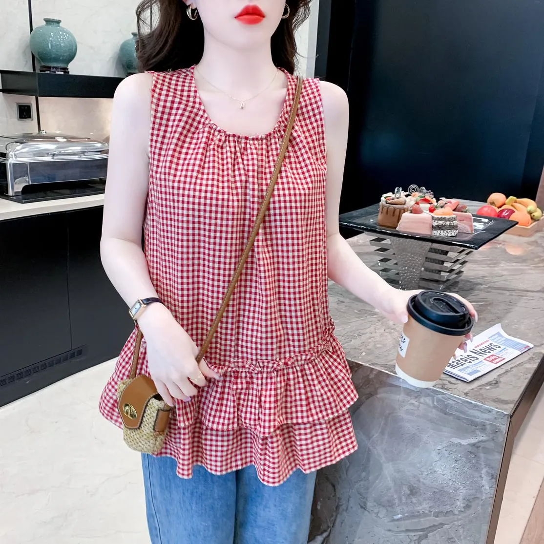 Chic Relaxed-Fit T-Shirt Featuring a Flattering Ruffle Hem