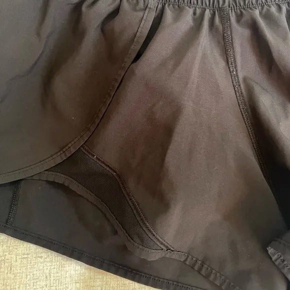 EUC Lululemon Goal Crusher Short in Black