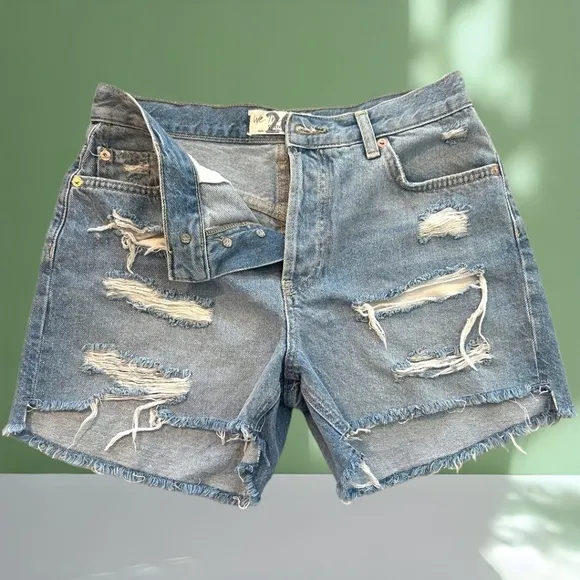 FREE People Maggie Destructed Mid Rise Shorts in Kiss Me NWT/26