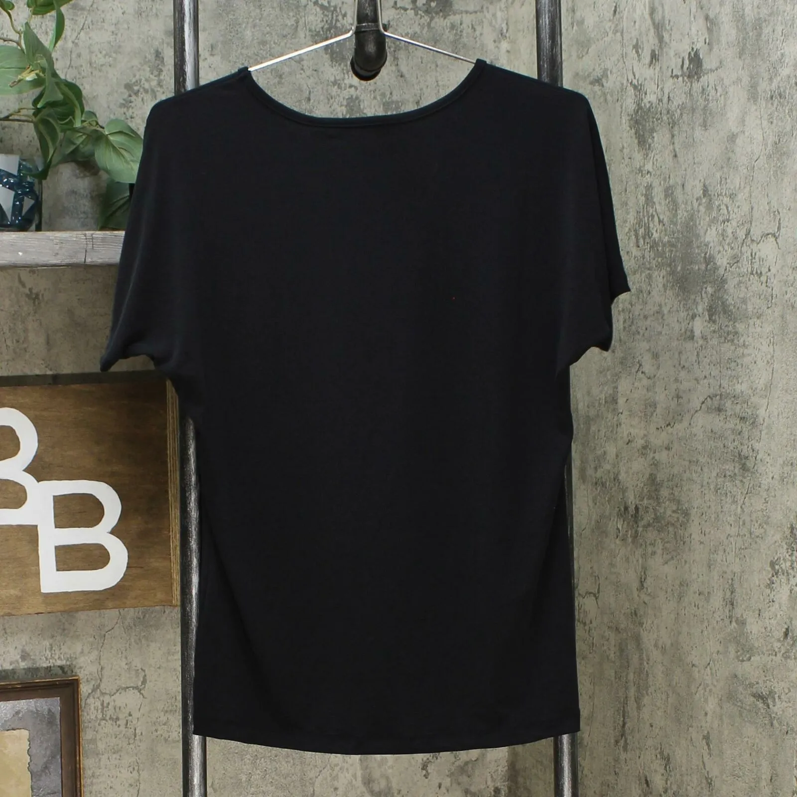 IMAN Women's City Chic Short Sleeve T-Shirt With Necklace