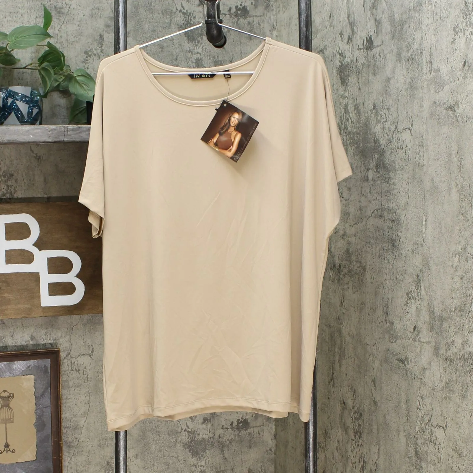 IMAN Women's City Chic Short Sleeve T-Shirt With Necklace