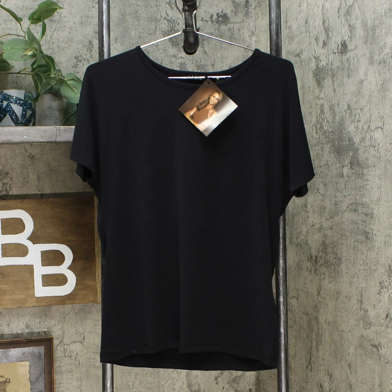 IMAN Women's City Chic Short Sleeve T-Shirt With Necklace