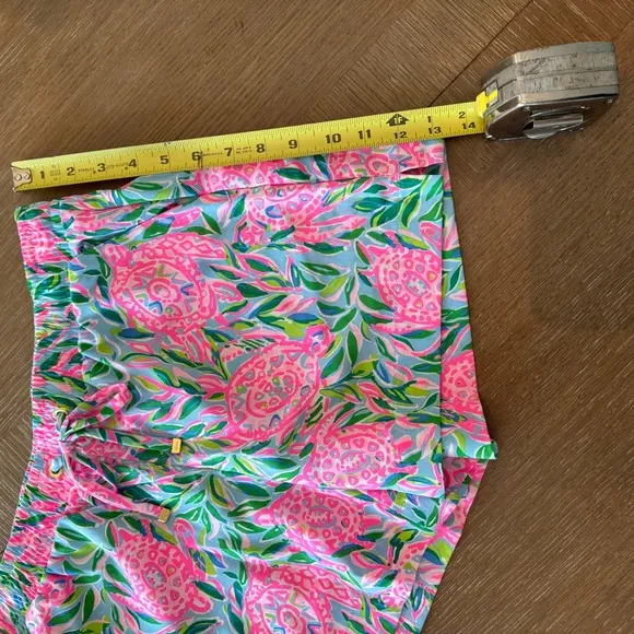 Lilly Pulitzer Katia Mid-Rise Shorts “Turtley in Love” Sz S