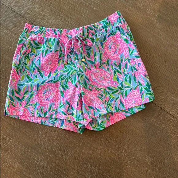 Lilly Pulitzer Katia Mid-Rise Shorts “Turtley in Love” Sz S