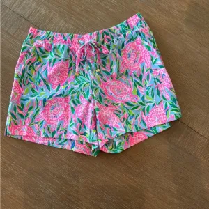 Lilly Pulitzer Katia Mid-Rise Shorts “Turtley in Love” Sz S