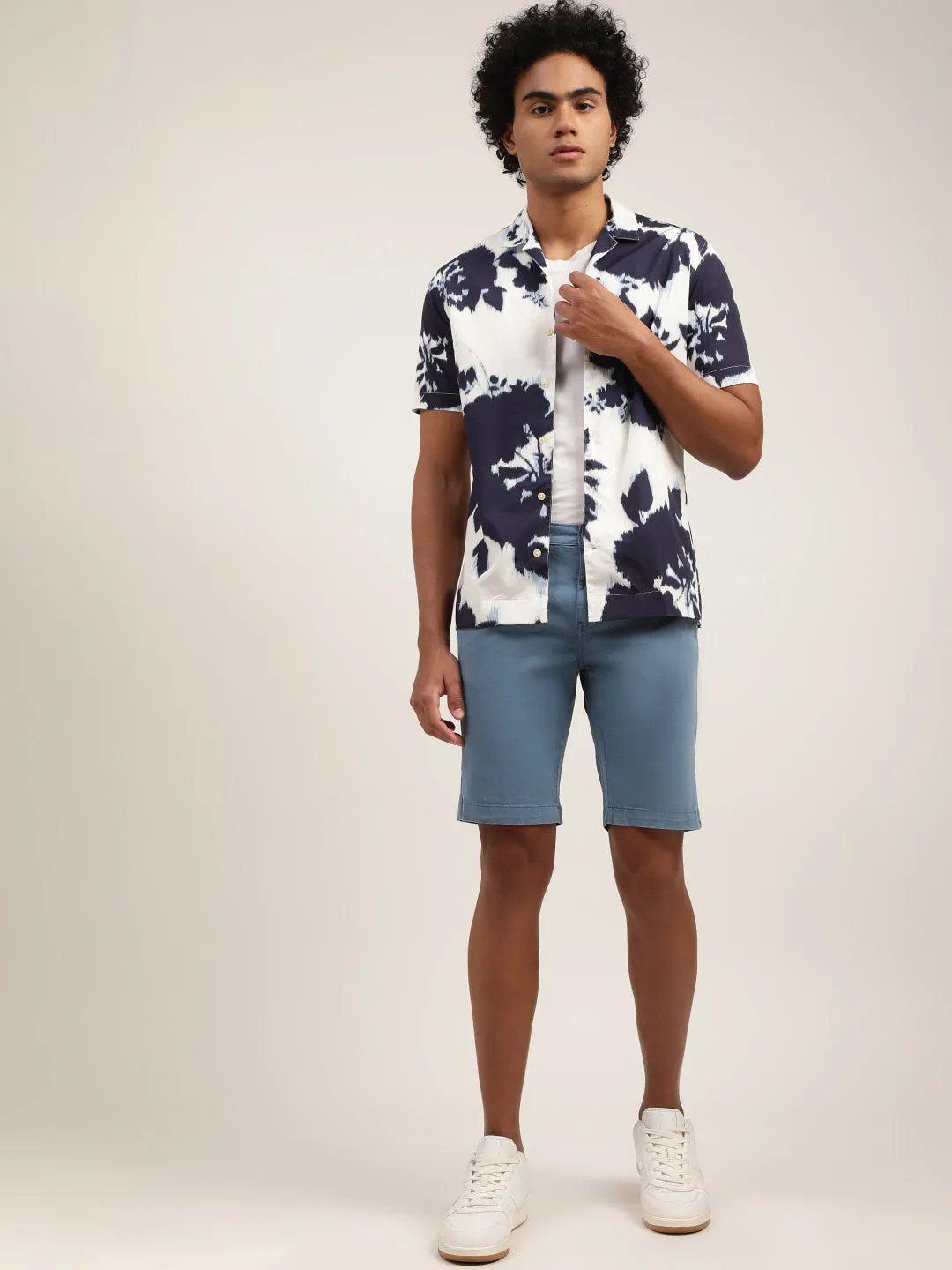 Lindbergh Men Blue Solid Regular Fit Shorts