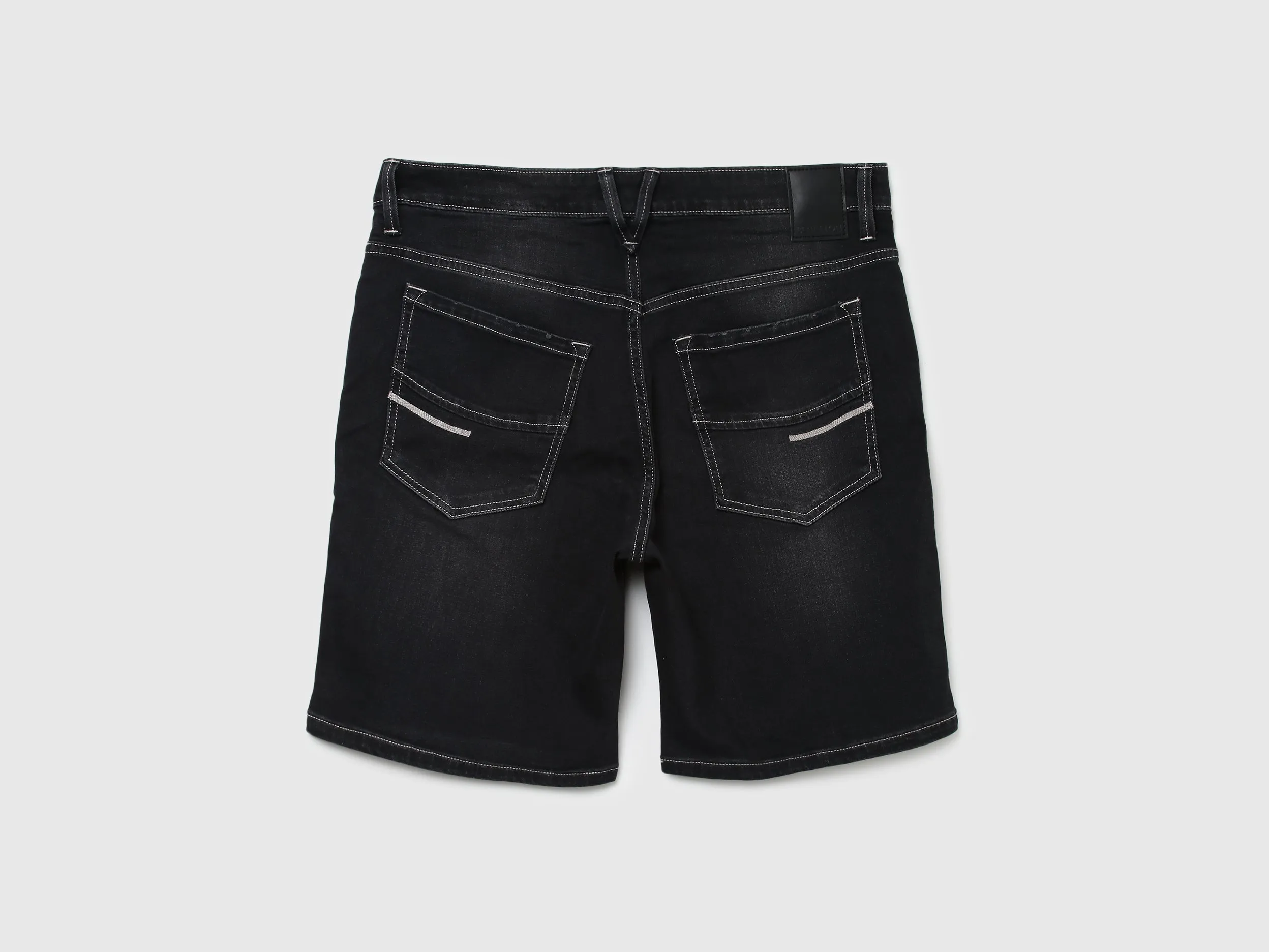 Men Solid Slim Fit Shorts