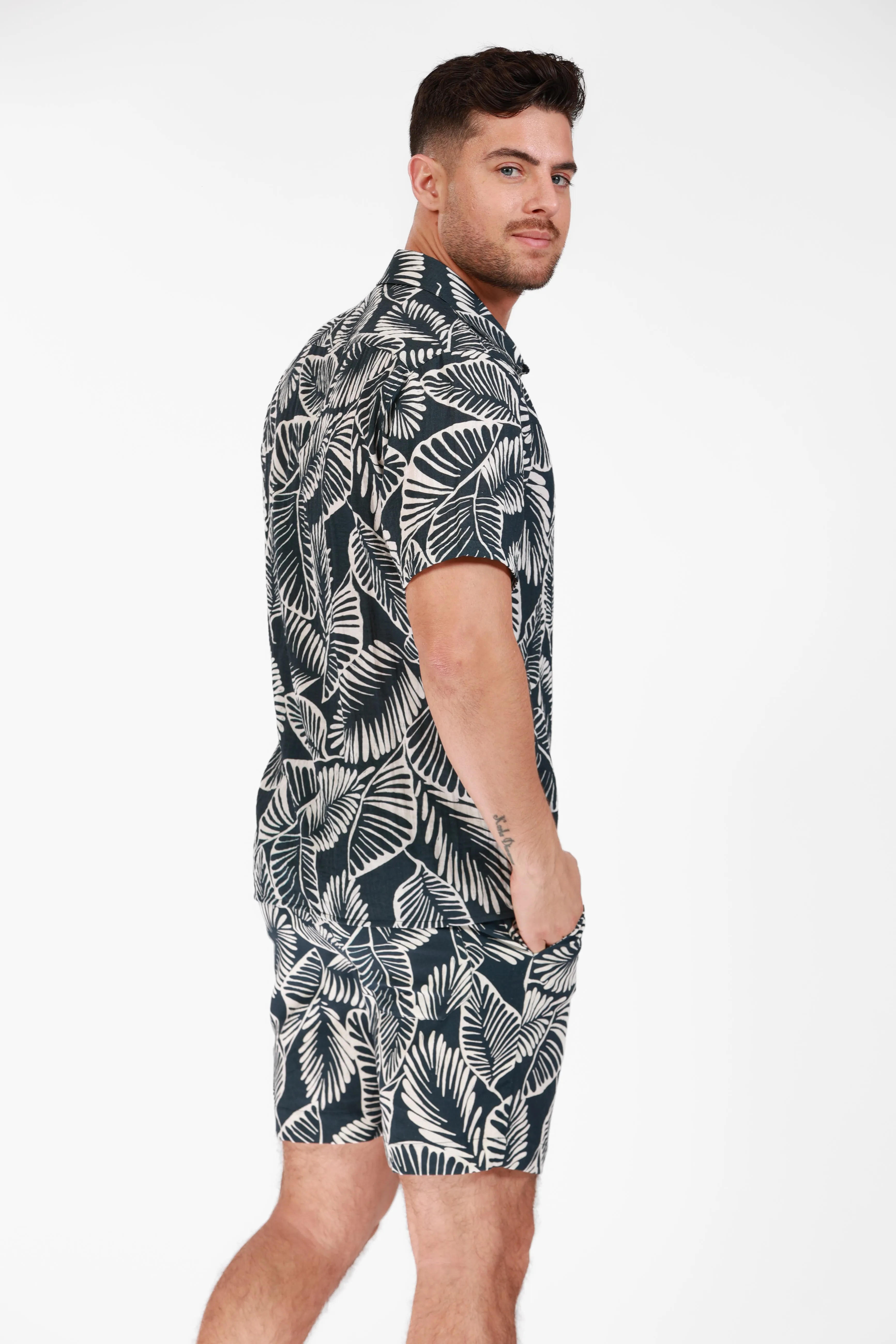 NAVY LINEN PRINTED SHORTS