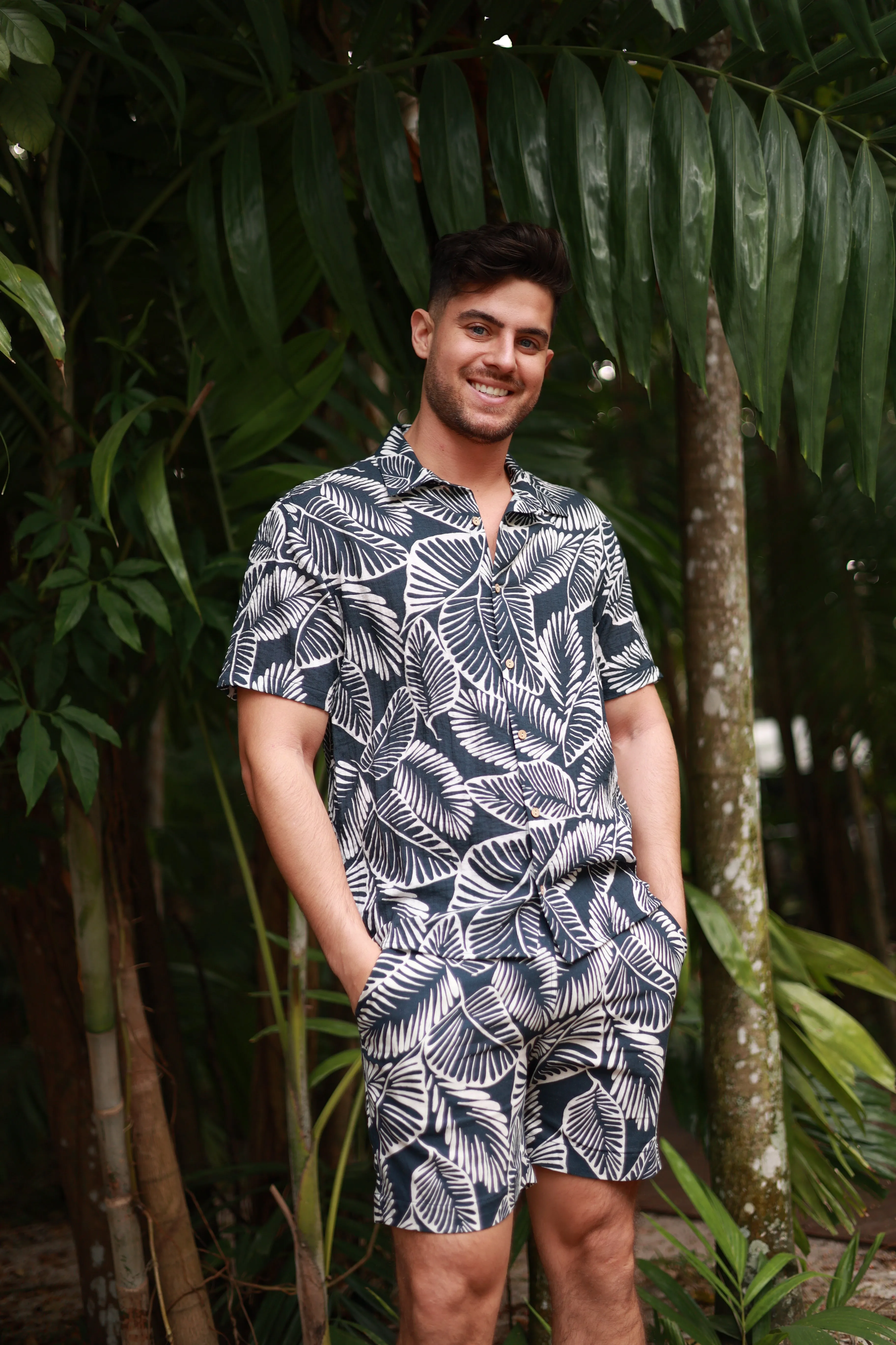 NAVY LINEN PRINTED SHORTS