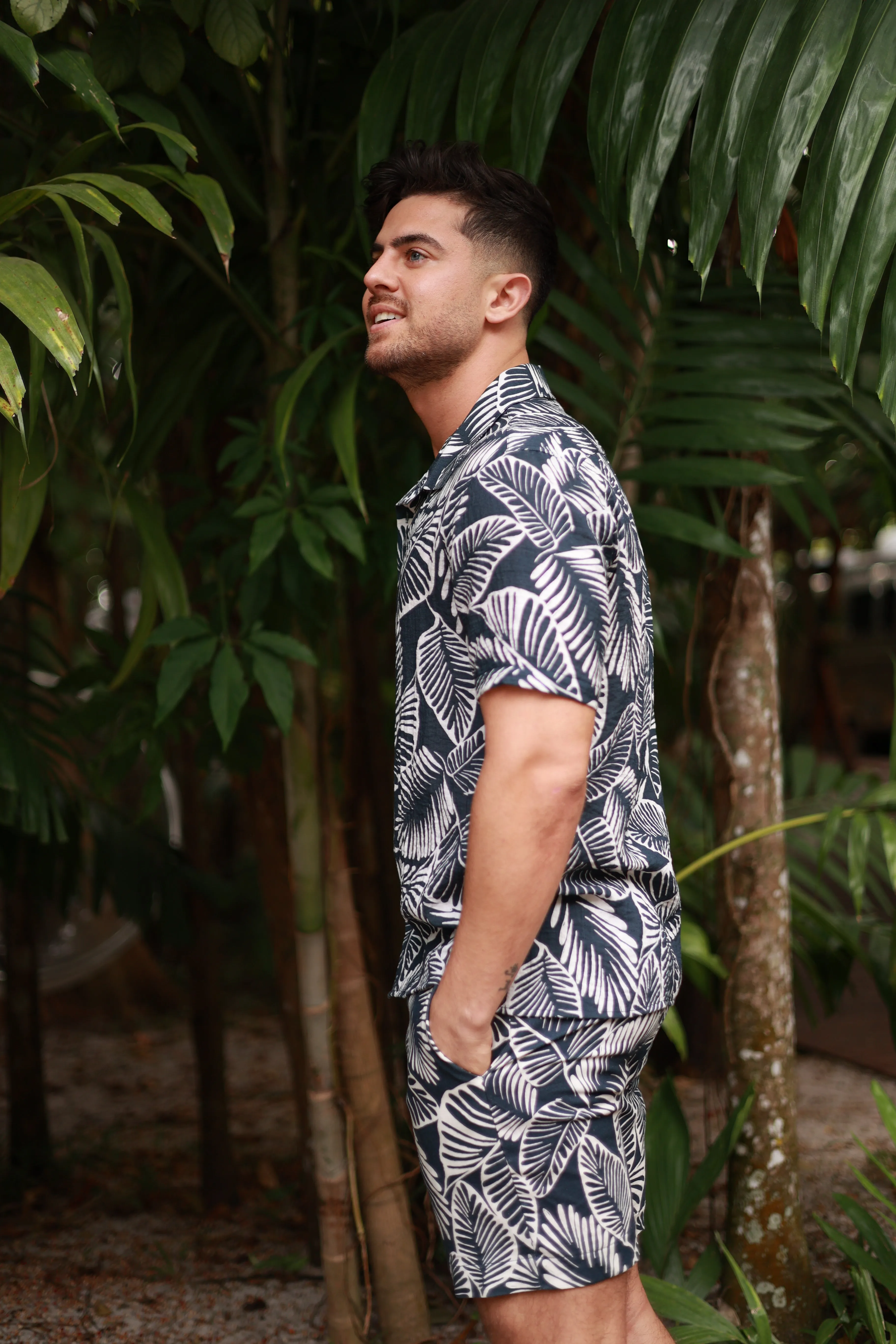 NAVY LINEN PRINTED SHORTS