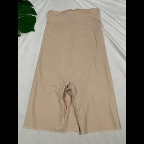 NEW Spanx Thinstincts High Waist Mid-Thigh Shorts Nude [SZ Medium‎ ]