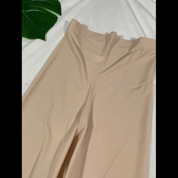 NEW Spanx Thinstincts High Waist Mid-Thigh Shorts Nude [SZ Medium‎ ]