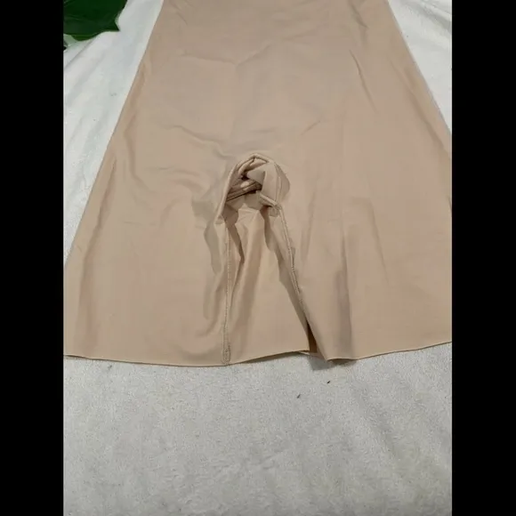 NEW Spanx Thinstincts High Waist Mid-Thigh Shorts Nude [SZ Medium‎ ]