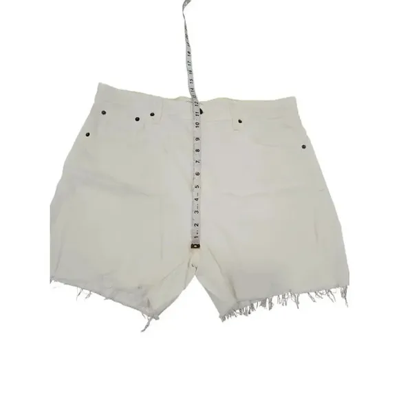 NWOT ETICA Skylar White Cutoff Shorts Size 30