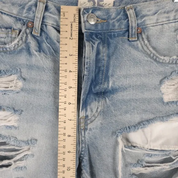 NWT FREE PEOPLE Maggie Distressed Cutoff Jean Shorts Light Stone Size 25