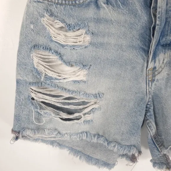 NWT FREE PEOPLE Maggie Distressed Cutoff Jean Shorts Light Stone Size 25