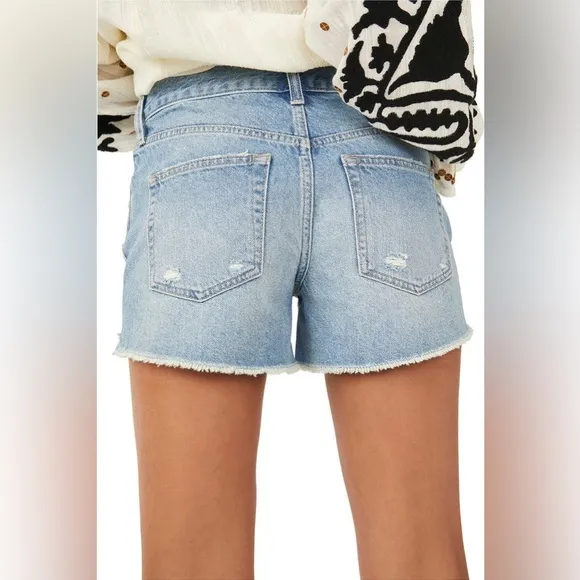 NWT FREE PEOPLE Maggie Distressed Cutoff Jean Shorts Light Stone Size 25