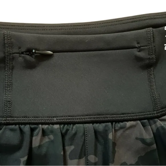 NWT SPANX Get Moving black camo shorts in size small