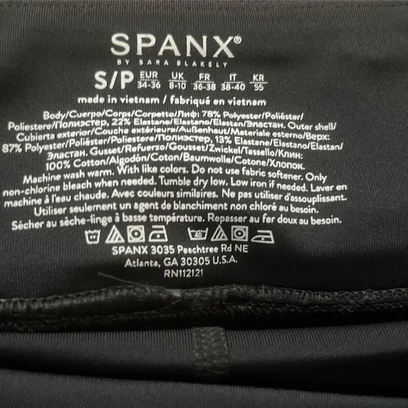 NWT SPANX Get Moving black camo shorts in size small
