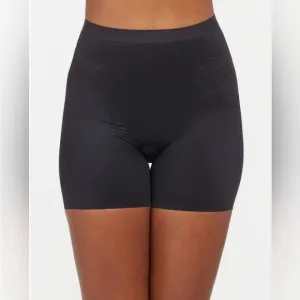 NWT SPANX Thinstincts® 2.0 Mid-Thigh Short in Black Small $58
