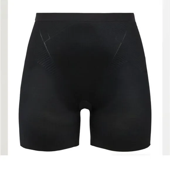 NWT SPANX Thinstincts® 2.0 Mid-Thigh Short in Black Small $58