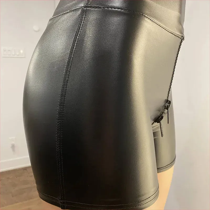 Plus Size Sexy Black Matte Leather Shorts Open Crotch Zipper Shorts for Women Exotic Bodycon Slim Faux Leather Skinny Shorts Wet Look Clubwear