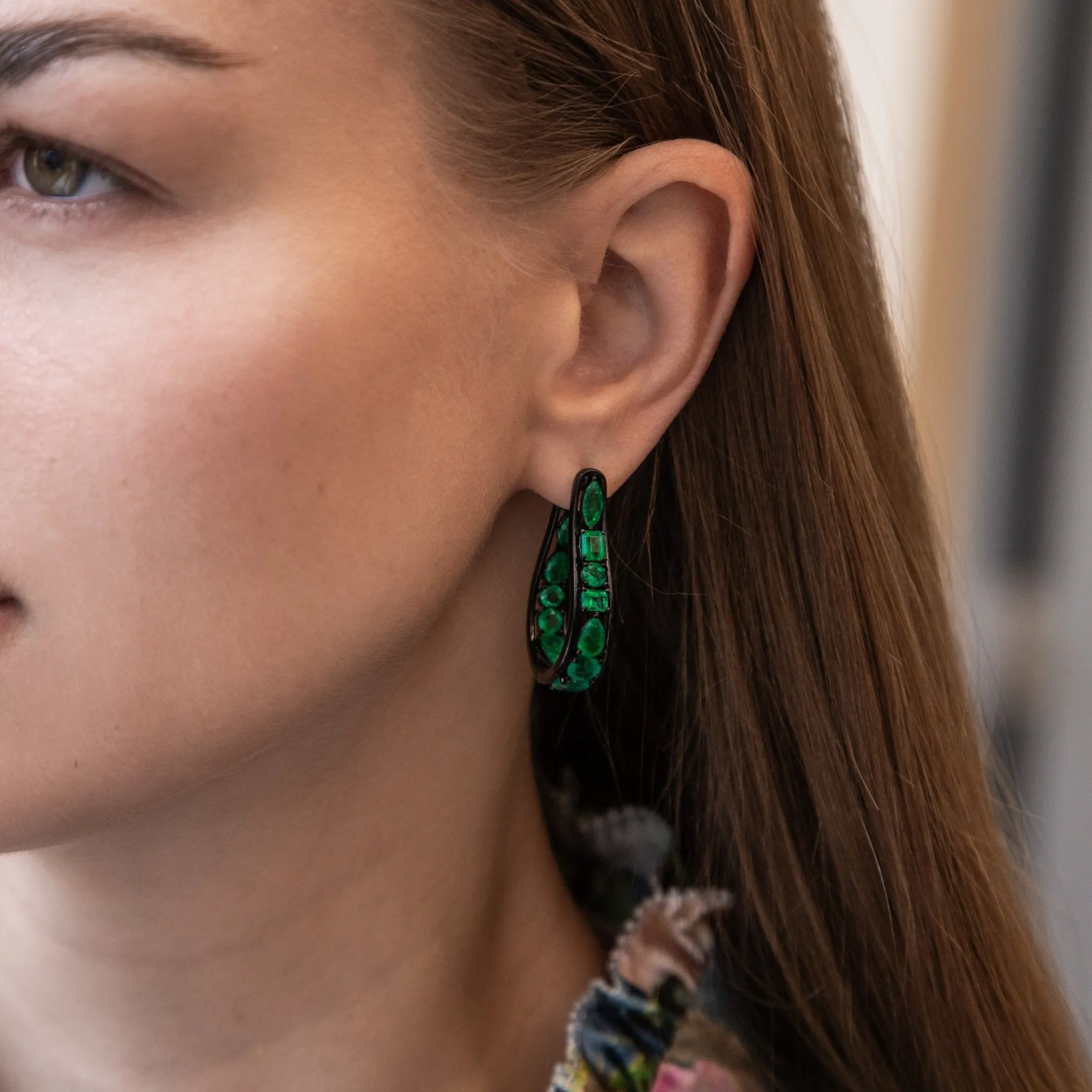 Poplar Hoop Emerald Earrings