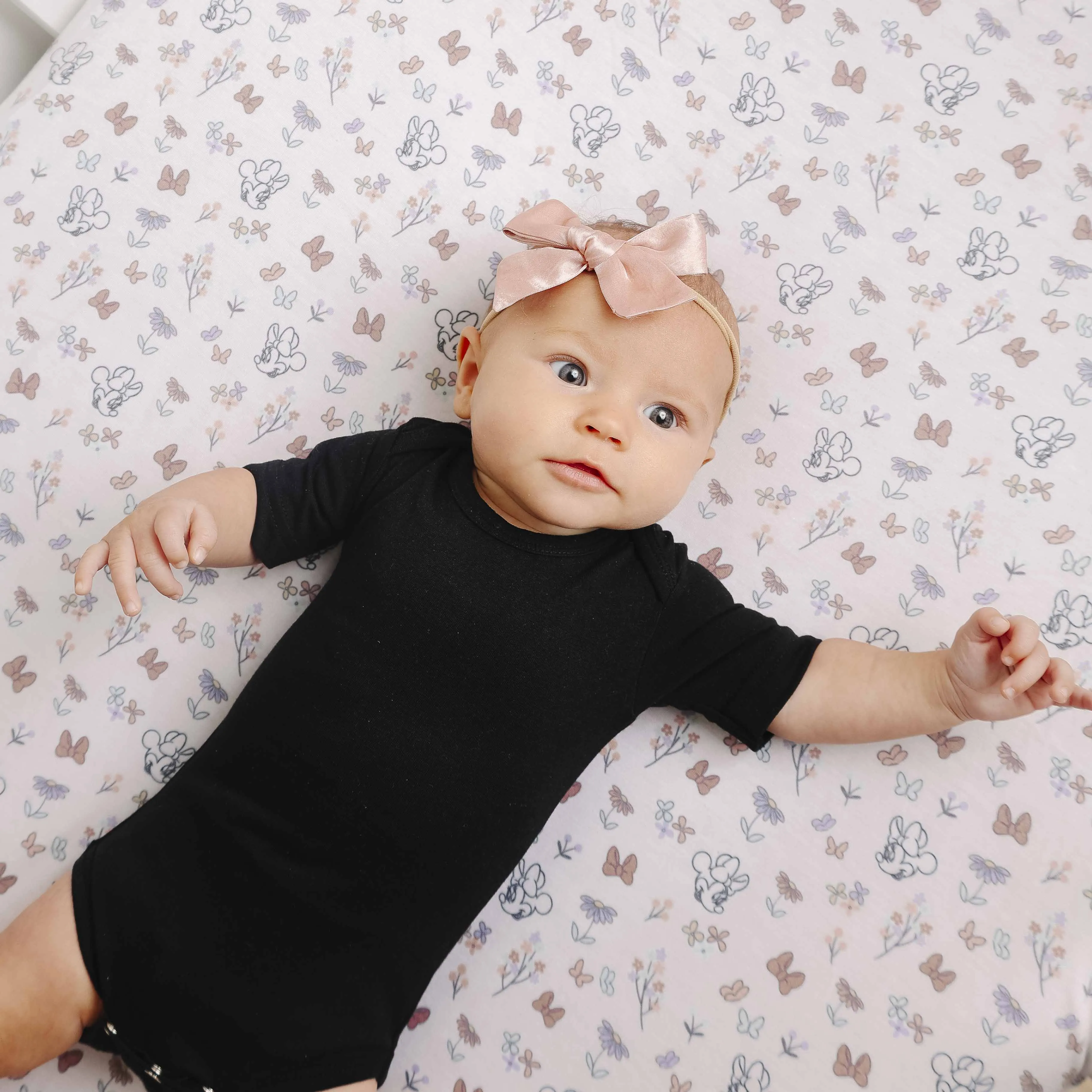 Premium Knit Fitted Crib Sheet - Minnie Mouse's Bowquet