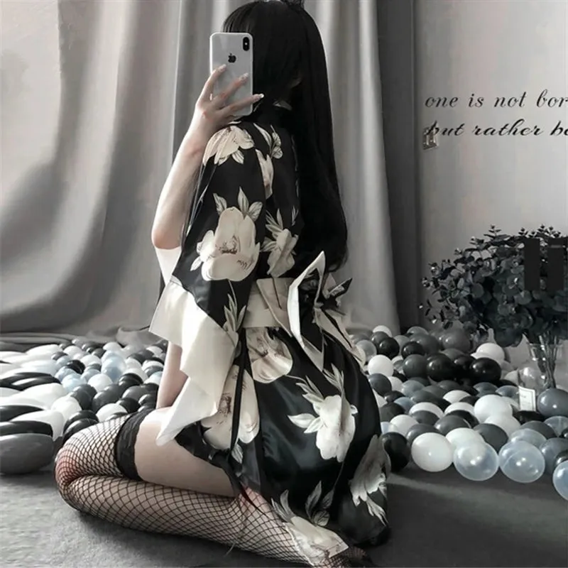 "BLACK MAGNOLIA FLOWER PRINT" KIMONO UB2460