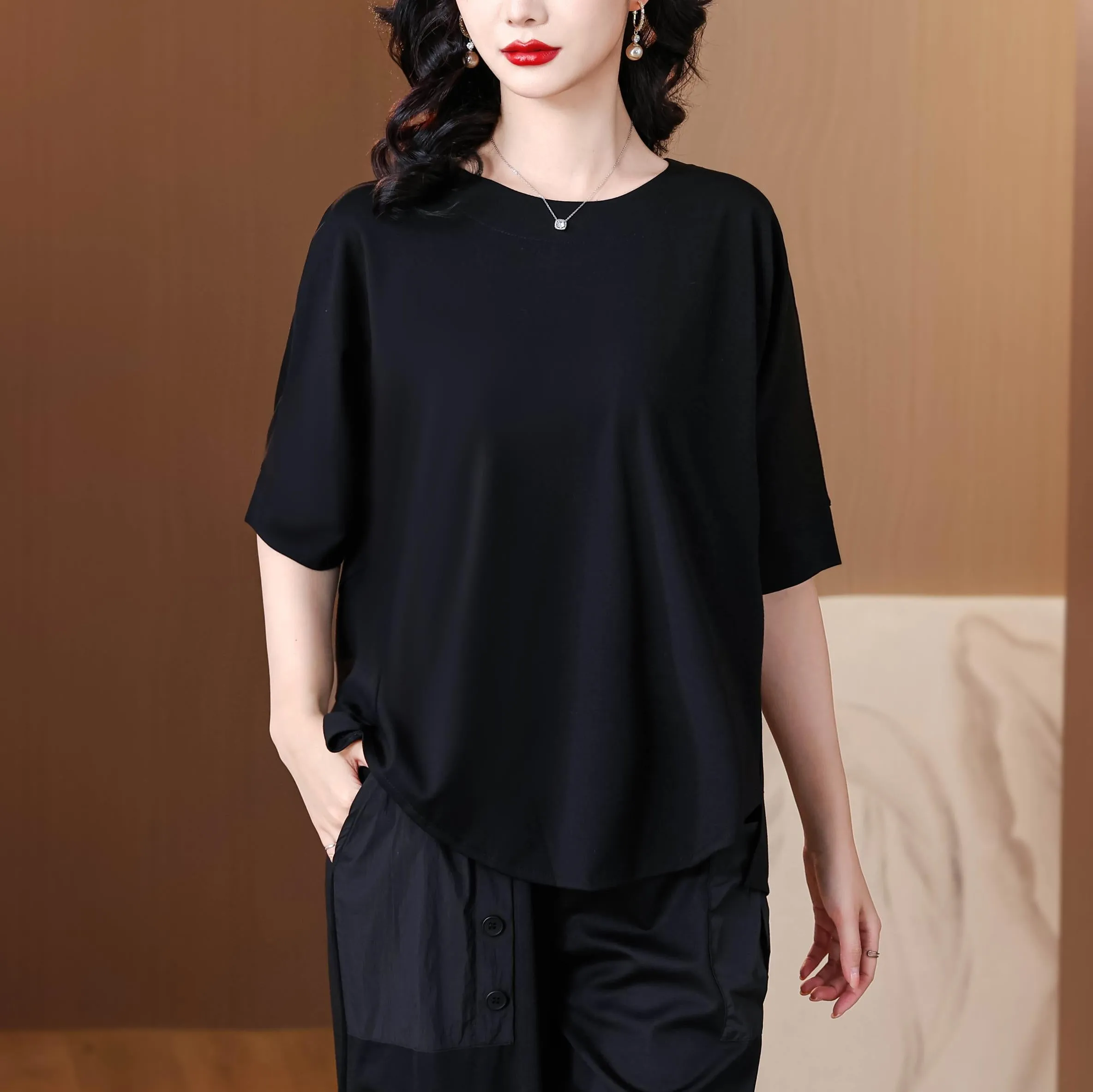 Relaxed-fit T-Shirt for Women featuring Chic Boat Neckline