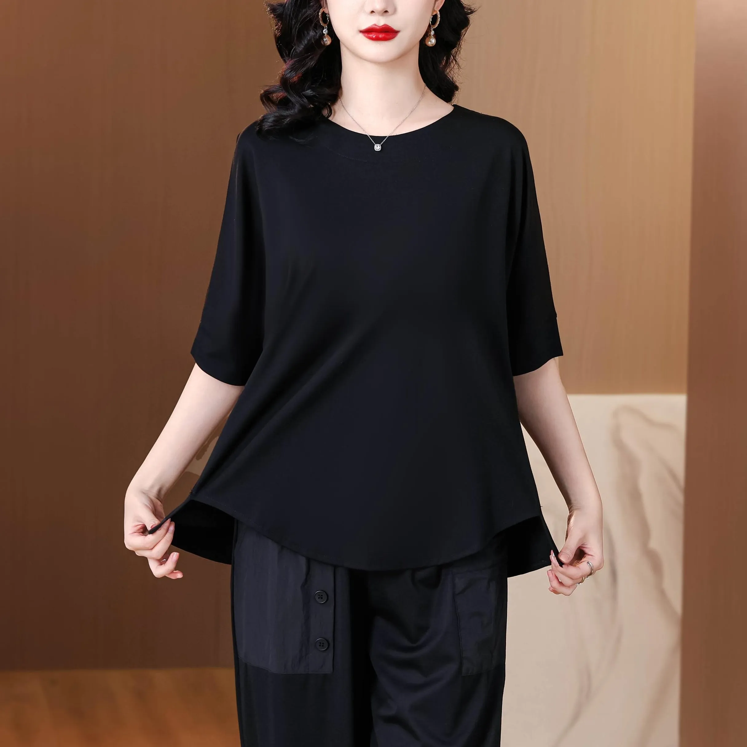 Relaxed-fit T-Shirt for Women featuring Chic Boat Neckline