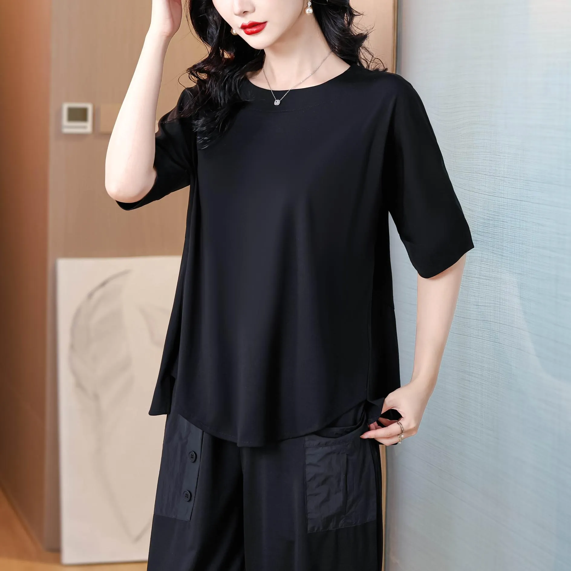 Relaxed-fit T-Shirt for Women featuring Chic Boat Neckline