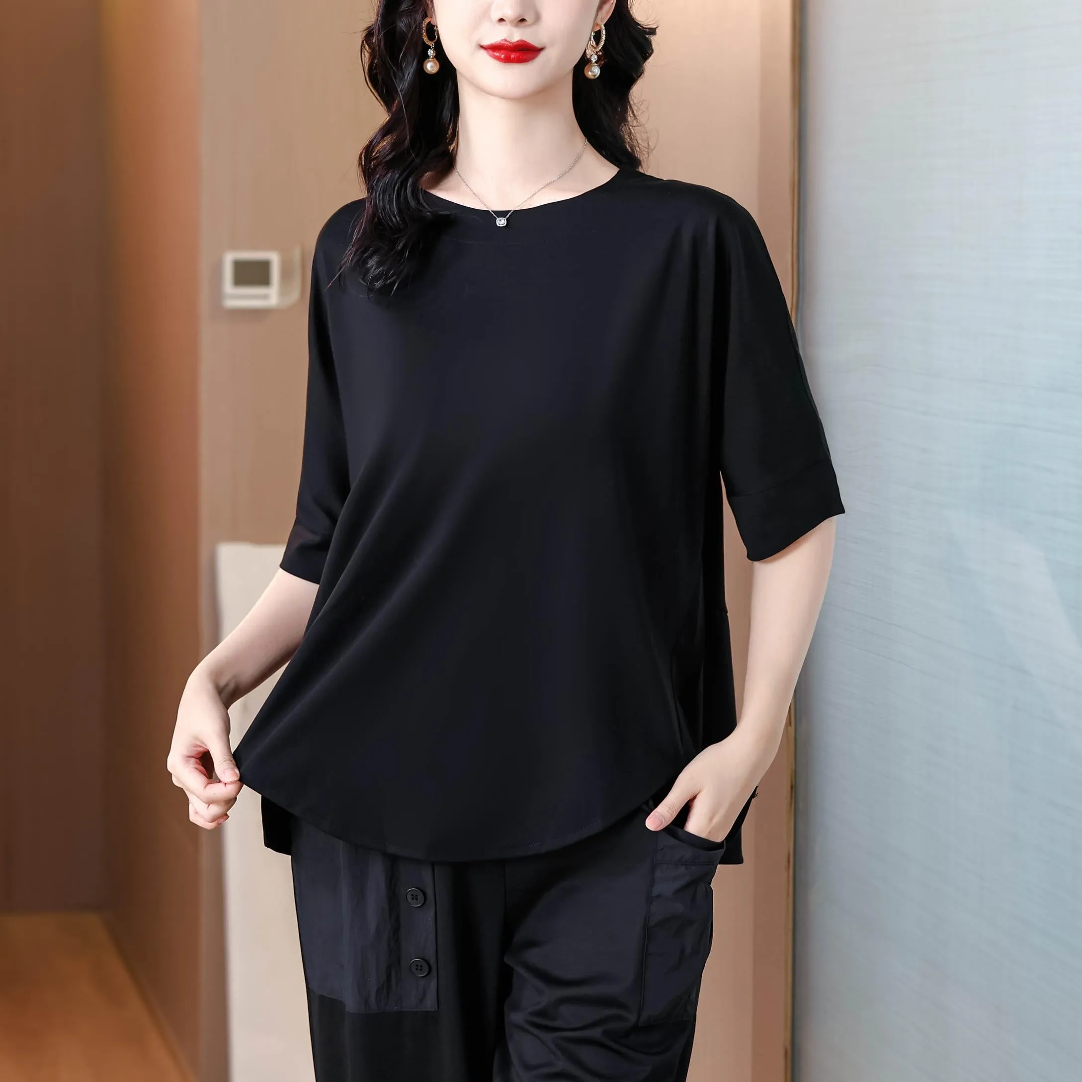 Relaxed-fit T-Shirt for Women featuring Chic Boat Neckline