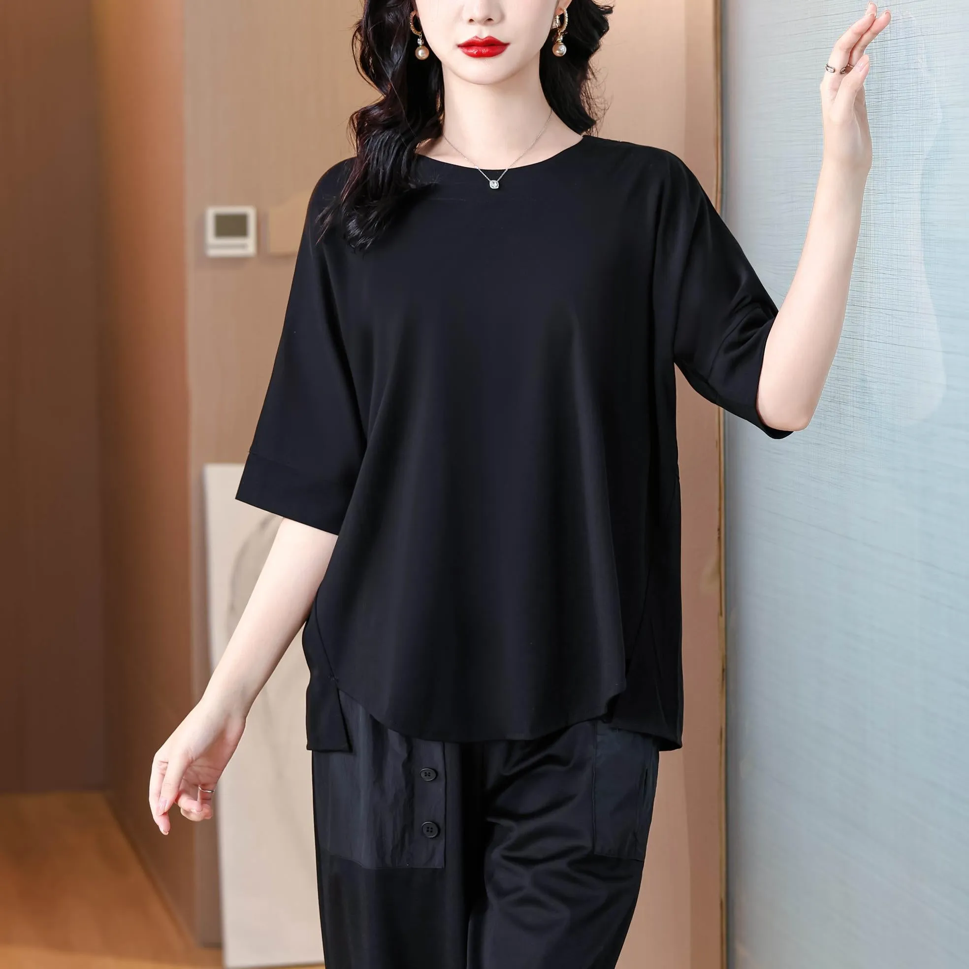 Relaxed-fit T-Shirt for Women featuring Chic Boat Neckline