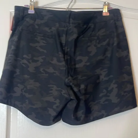 SPANX Sunshine Shorts Black Camo XL 6” inseam