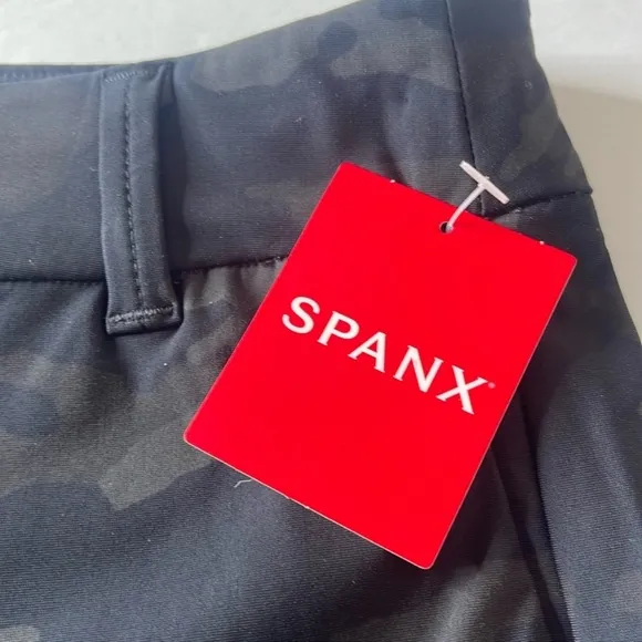 SPANX Sunshine Shorts Black Camo XL 6” inseam