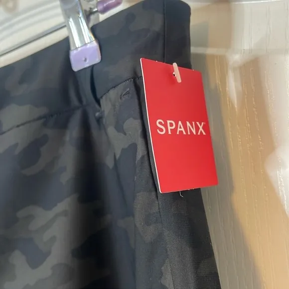 SPANX Sunshine Shorts Black Camo XL 6” inseam