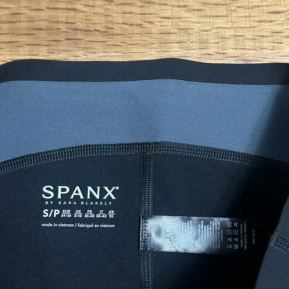 SPANX Women's Every Wear Bike Shorts With Small Pocket Very Black Size Small