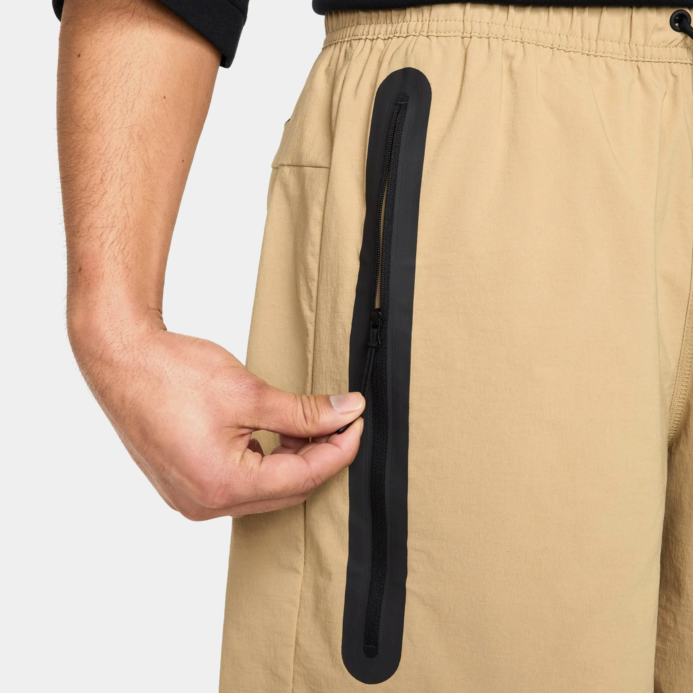 Tech Woven Mens Shorts (Parachute Beige/Black)