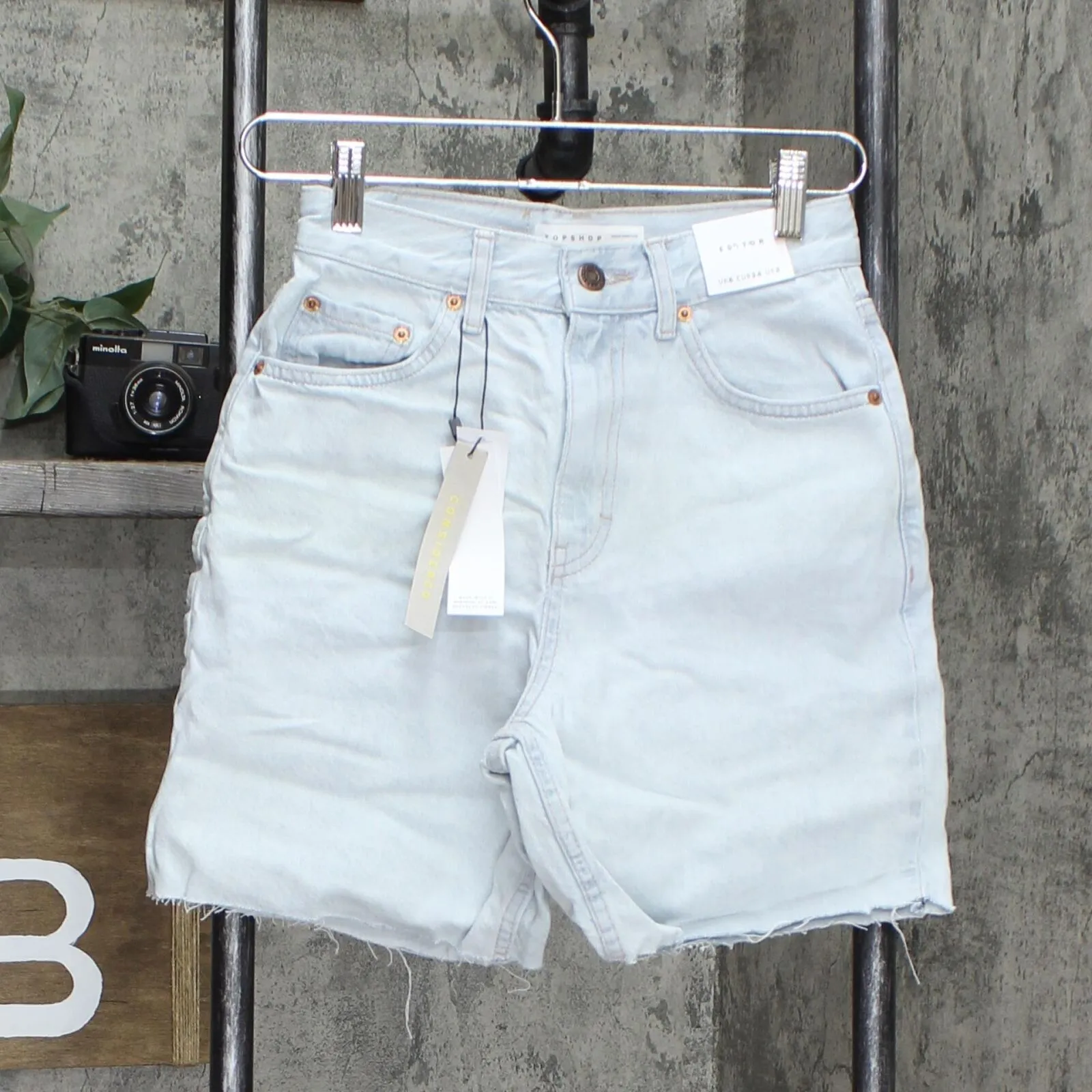 Topshop Women's Super Bleach Editor Raw Hem Jean Denim Shorts