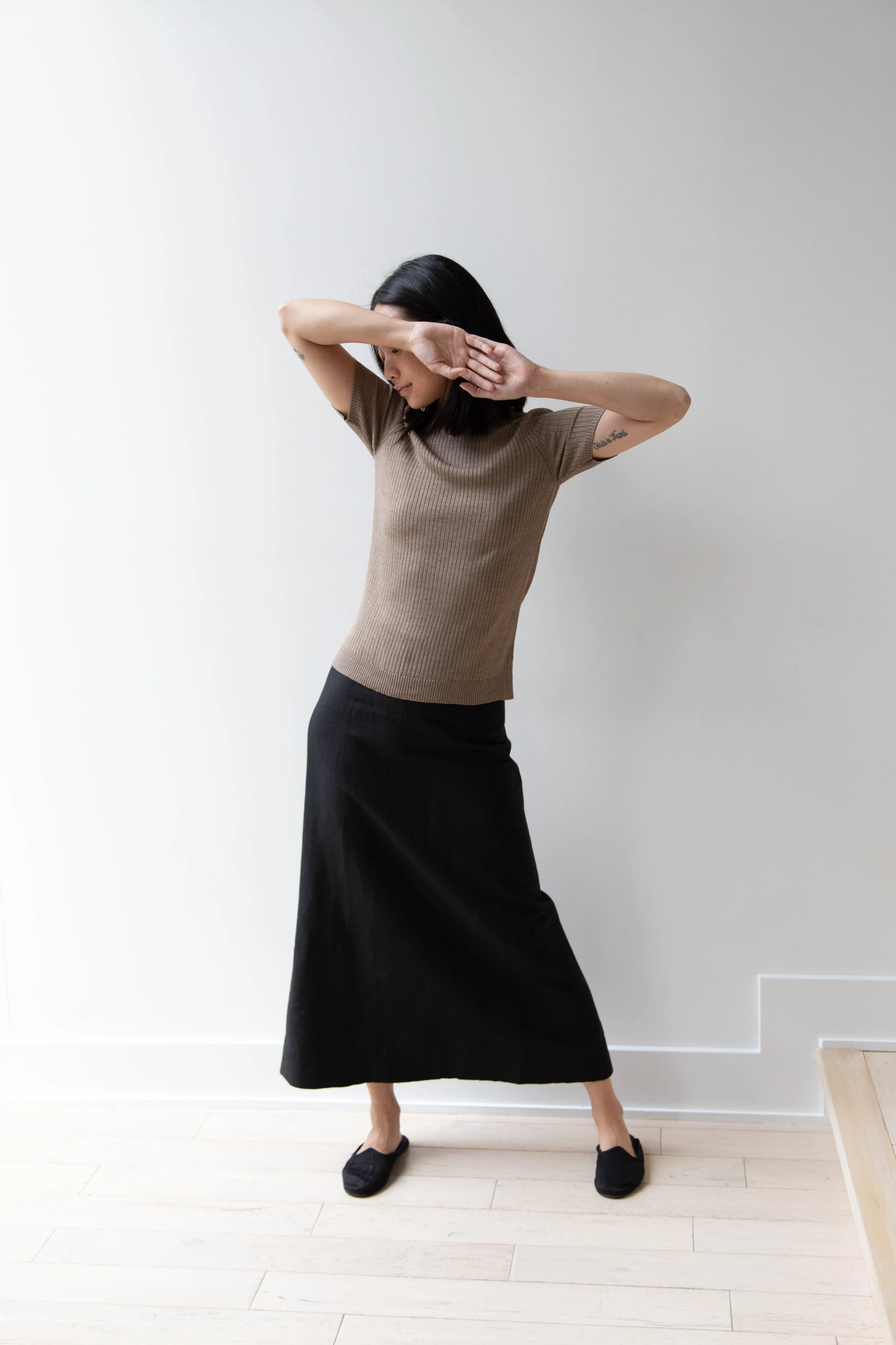 Une Heures | Short Sleeve Crew Neck in Gris