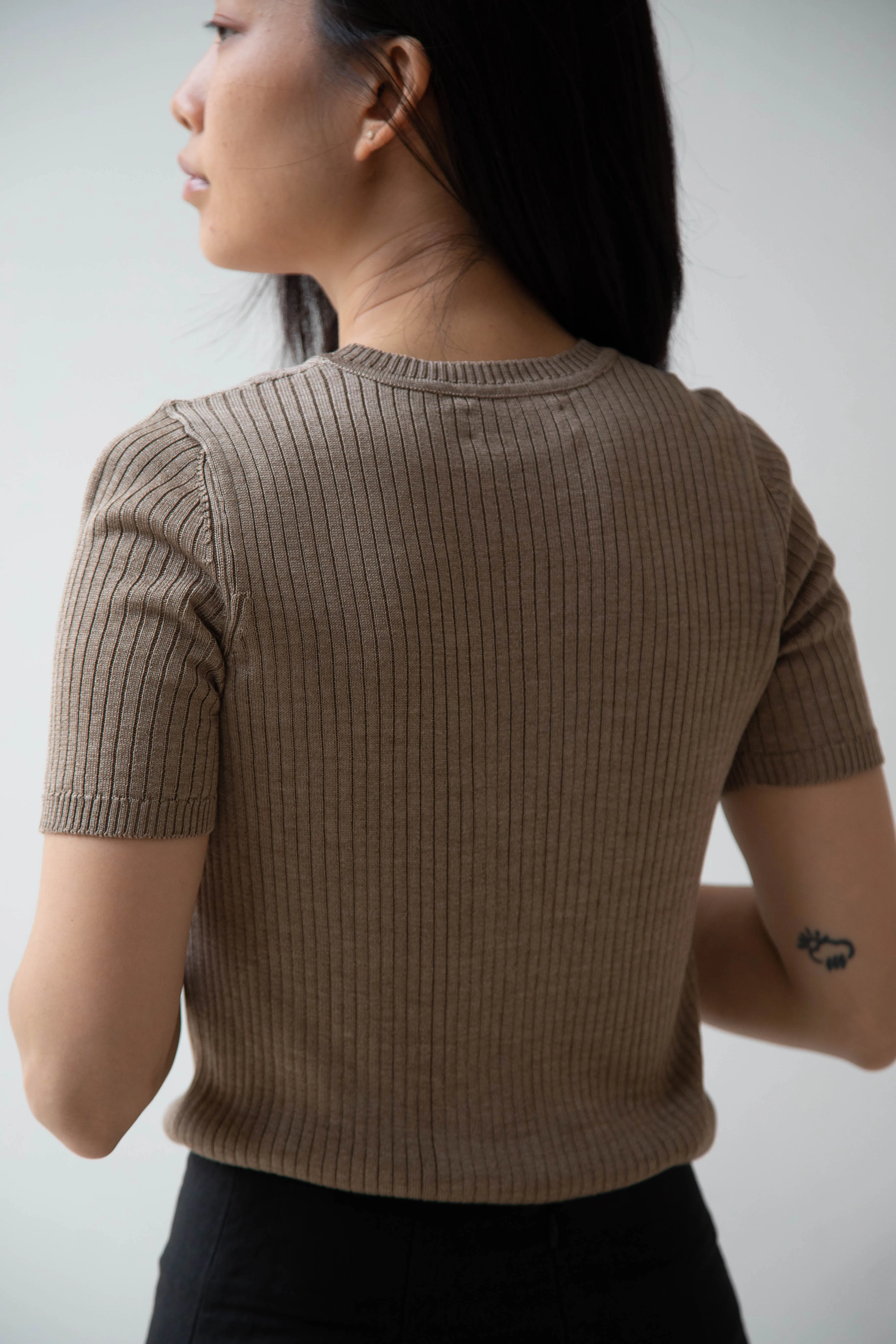 Une Heures | Short Sleeve Crew Neck in Gris