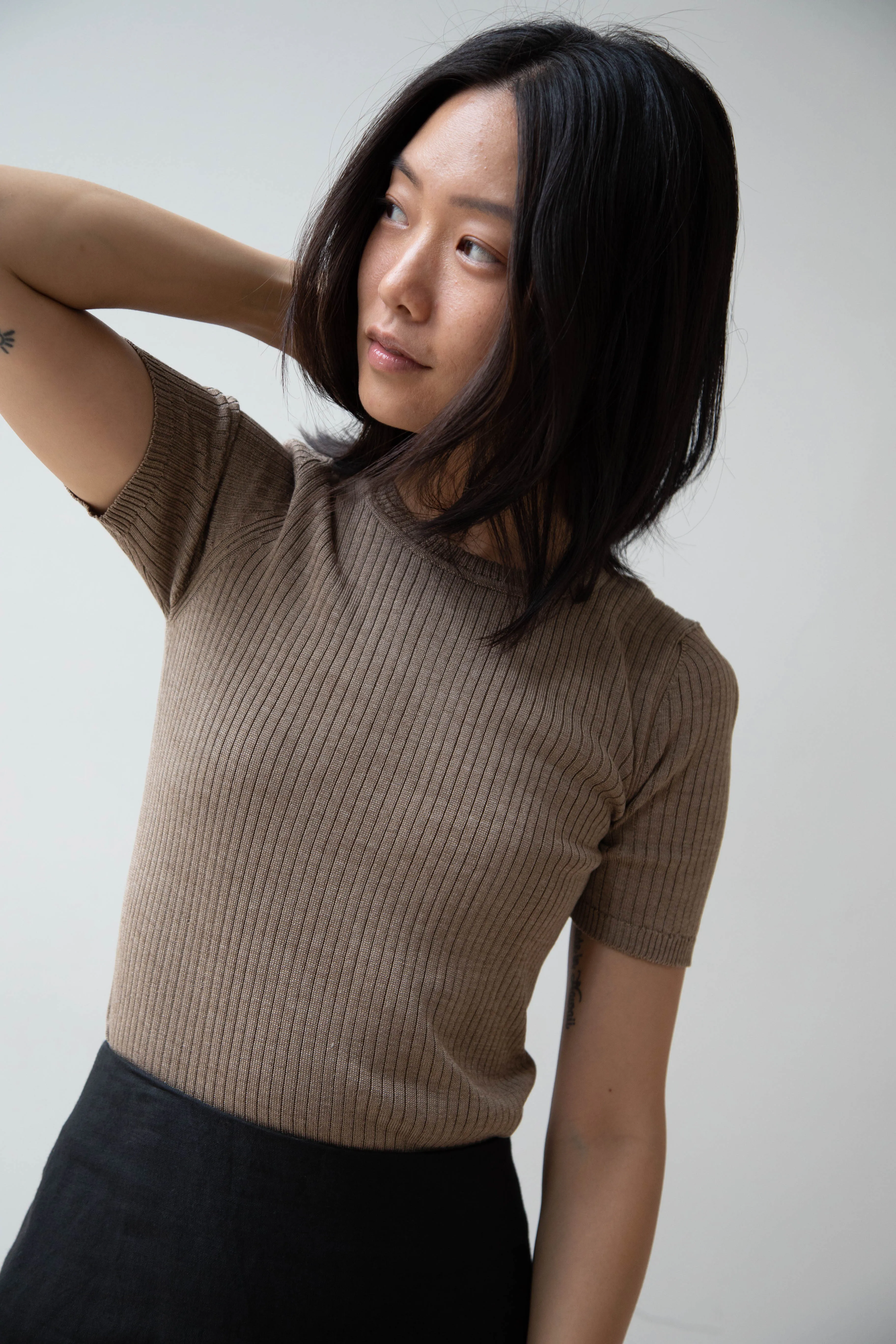 Une Heures | Short Sleeve Crew Neck in Gris